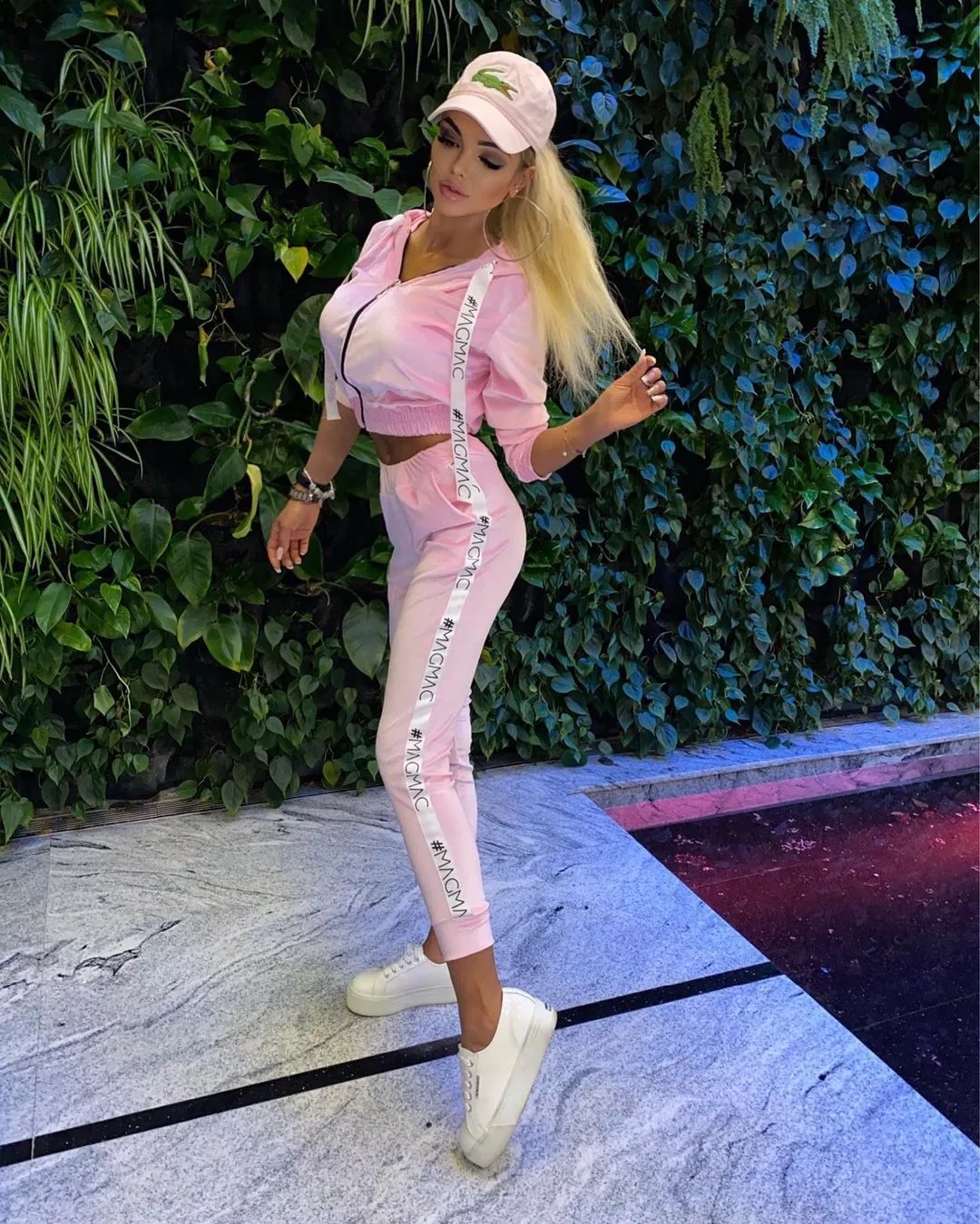 Gorące fotki od gwiazdeczki disco polo! Uwaga... Artystka śmiało pokazała symbol kobiecości!